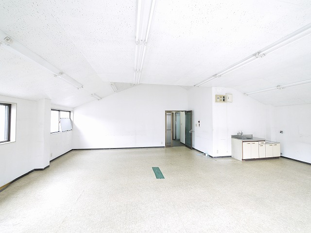 富雄北ビルの内装