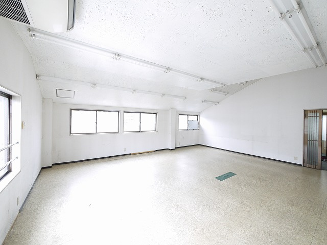 富雄北ビルの内装