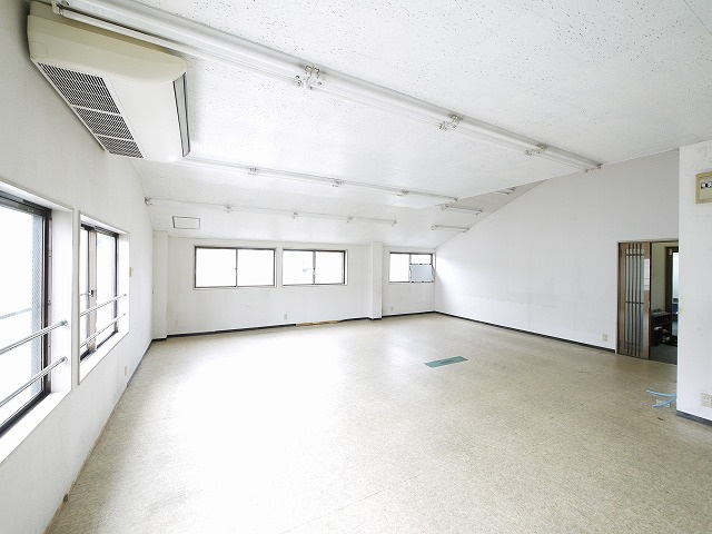 富雄北ビルの内装