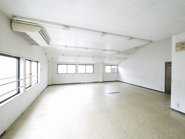 富雄北ビルの内装