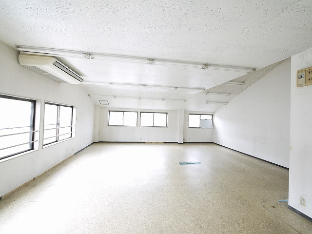 富雄北ビルの内装