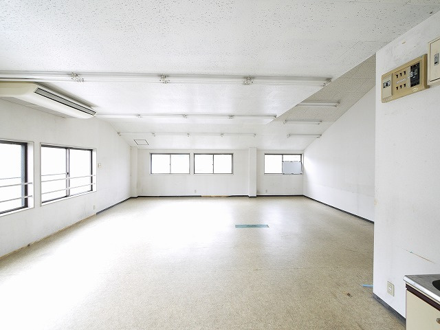 富雄北ビルの内装