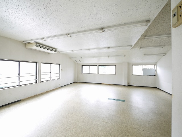 富雄北ビルの内装