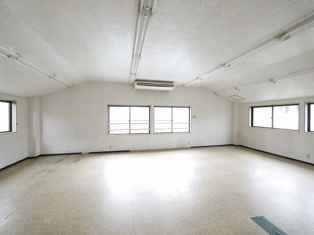 富雄北ビルの内装