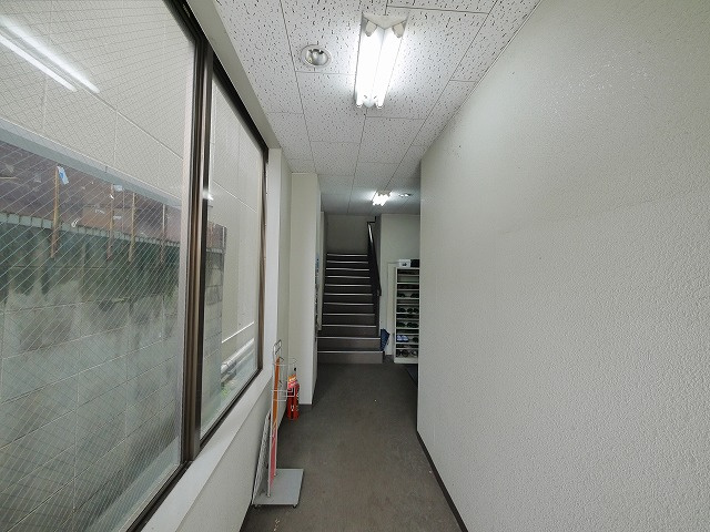 富雄北ビルの玄関