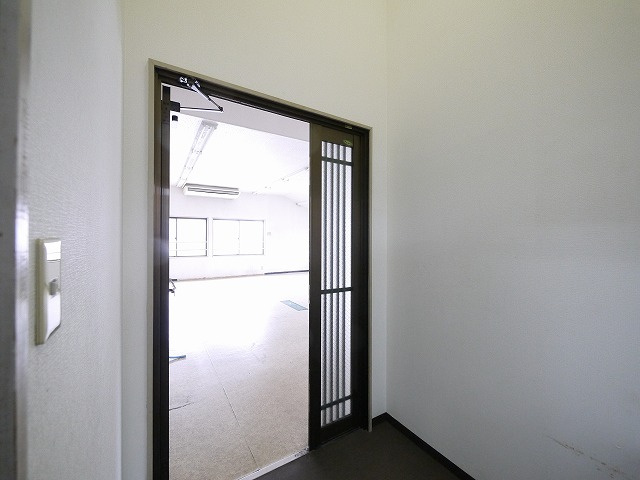 富雄北ビルの玄関