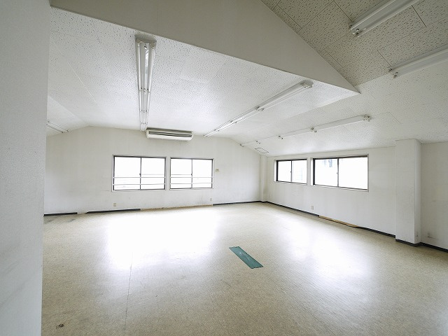 富雄北ビルの内装