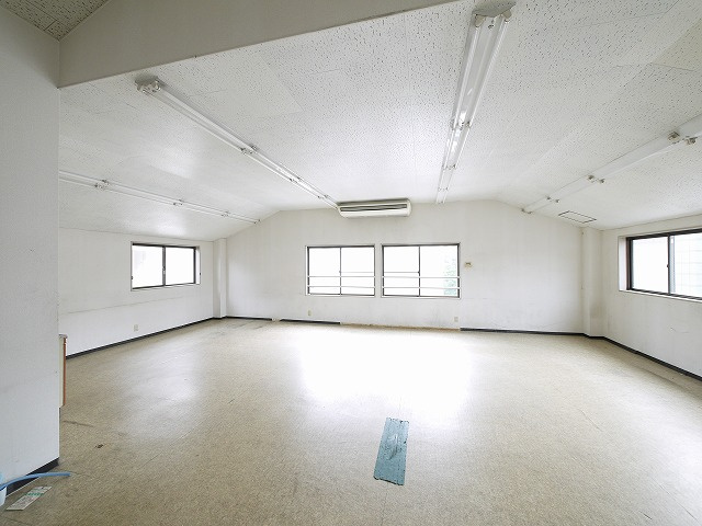 富雄北ビルの内装