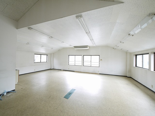 富雄北ビルの内装