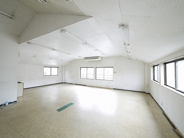 富雄北ビルの内装