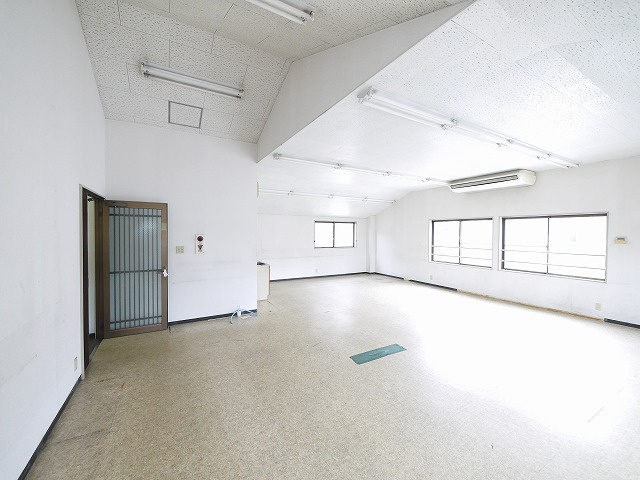 富雄北ビルの内装