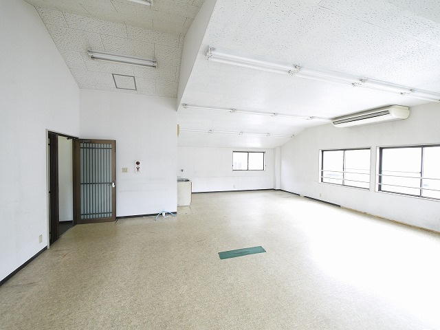 富雄北ビルの内装