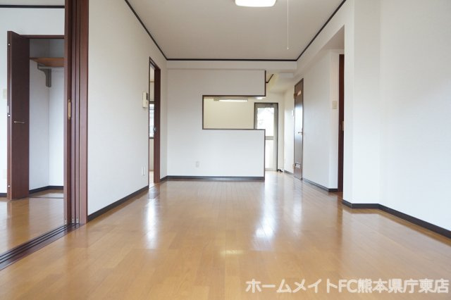 アーバンパレスの居間・リビング