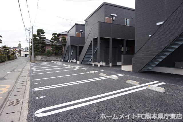 サウザンドプレイスG３の駐車場