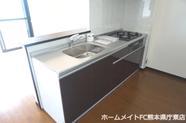 熊本市東区戸島西６丁目のアパートのキッチン