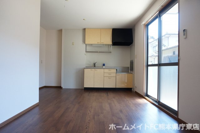 熊本市南区田迎５丁目のアパートの居間・リビング