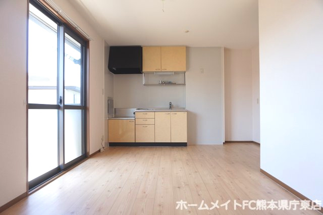 熊本市南区田迎５丁目のアパートの居間・リビング