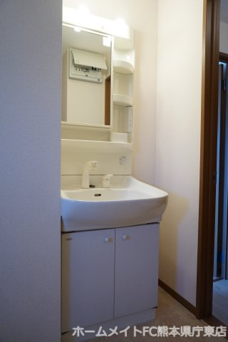 熊本市南区田迎５丁目のアパートの独立洗面台