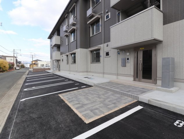 熊本市南区平田２丁目のアパートのエントランス