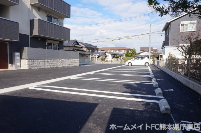 コンフォールの駐車場