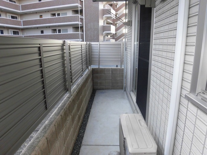 熊本市中央区萩原町のアパートのバルコニー