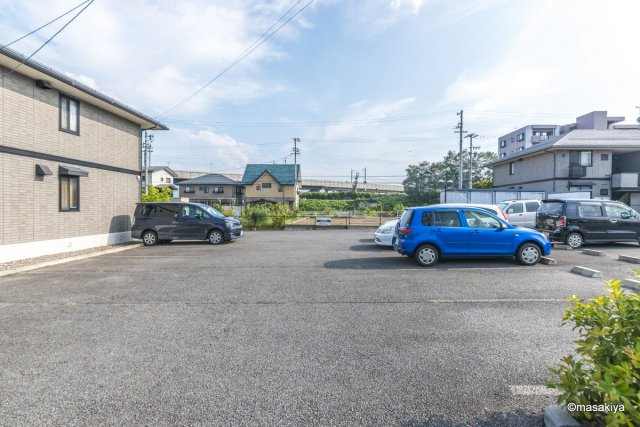 ツインズコート稲田の駐車場
