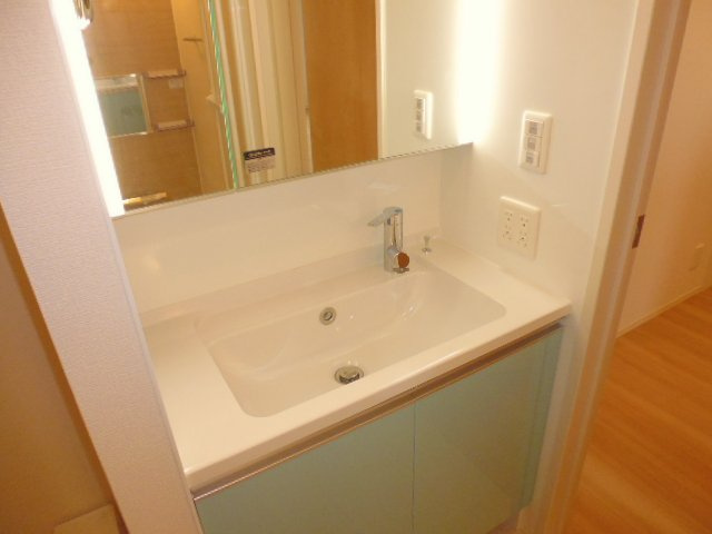 瀬戸内ハウジングの独立洗面台|洗髪洗面化粧台