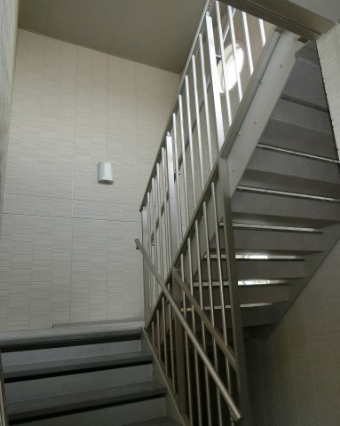 【その他共用部分】 | Nefuelt | 建物内階段です
