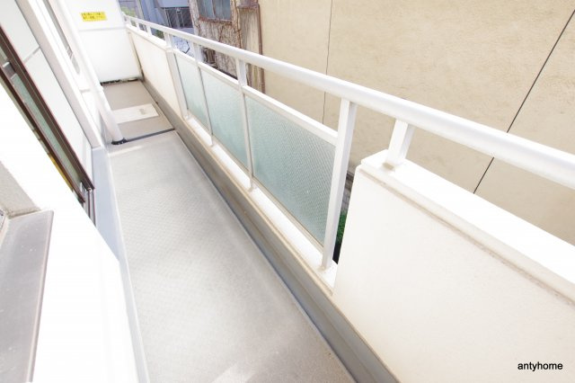 ライフステージ新大阪　仲介手数料無料のバルコニー