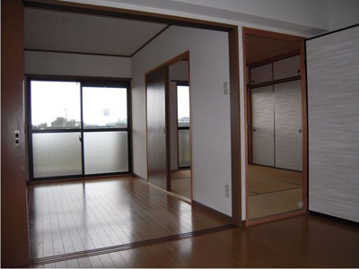 【内装】 | ラ・フォーレ峯 | 明るい色調の室内です