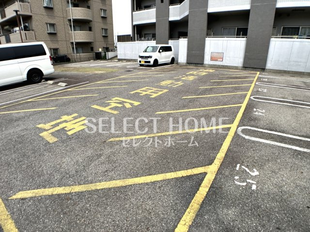 【駐車場】 | ハートヒルズ井田 | 駐車場があるので、車を買う予定の方も安心です