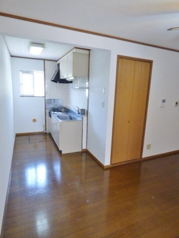 【居間・リビング】 | メゾンエスポワール | ＬＤＫはＬ字でキッチンとダイニングスペースを区切りやすいです