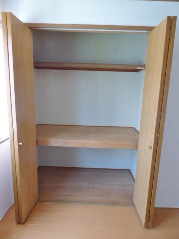 【収納】 | メゾンエスポワール | 収納は３段あり、上の空間も活かせます。