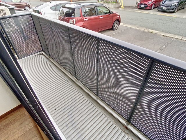 サンプレイスほなみのバルコニー|外からの目が気にならないバルコニーで洗濯物が干せます