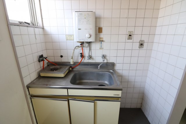 さくら屋ビルのキッチン|簡易キッチンが設置されています。