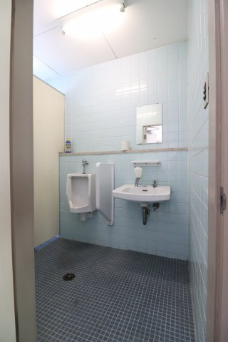 さくら屋ビルのトイレ|男性トイレ。