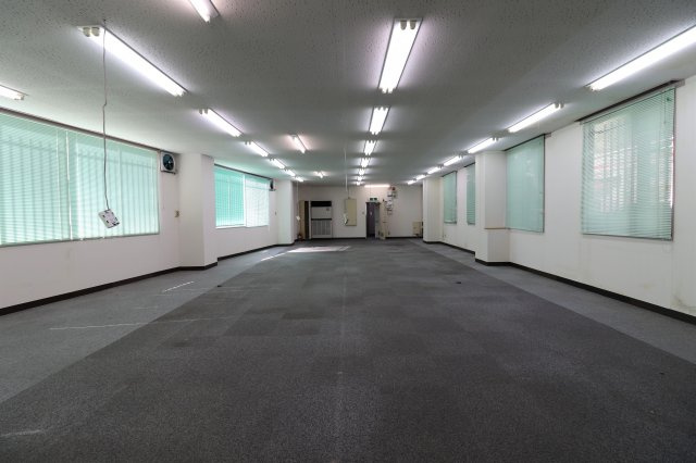 さくら屋ビルの内装|事務所仕様の内装になっています。