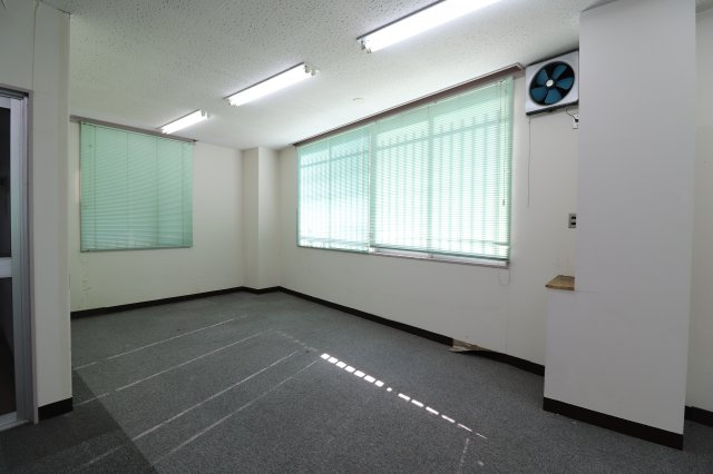 さくら屋ビルの内装|打ち合わせスペースを作るのにちょうど良いです。