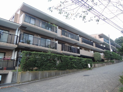 【外観】 | 綱島富士見台パークホームズG棟 | 南西北の三方角部屋・三面バルコニーにつき採光・通風良好です
廊下側も人通りが少なくプライバシーを保てます。