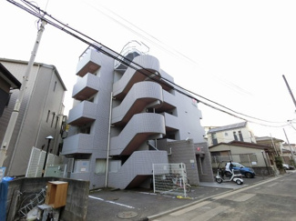 【外観】 | 横浜市営地下鉄ブルーライン「吉野町」駅徒歩11分。
駅まで平坦なので楽々歩けます。
日勤管理で管理体制良好です。