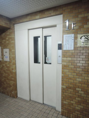 【その他共用部分】 | ライオンズマンション磯子第5 | お買い物時やベビーカーの出し入れに便利なエレベーター付。