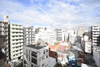 【展望】 | バルコニーから住宅街の眺望ができます。
夜景がきれいそうです。