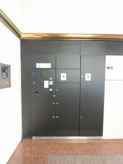 【その他共用部分】 | 不在時にもお荷物が受け取れる宅配ボックスです。