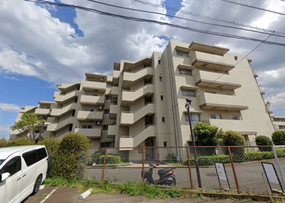【外観】 | 藤和ライブタウン中山5号棟 | 南東角部屋・二面バルコニーのため採光・通風良好
裸足が気持ちの良い天然無垢材使用。