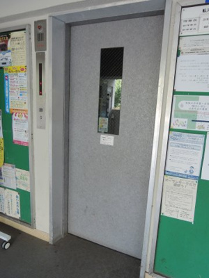 【その他共用部分】 | 六浦荘団地B棟 | お買い物時やベビーカーの出し入れに便利なエレベーター付。