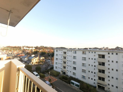 【展望】 | 洋光台南第1住宅4-17 | 物件からの眺望です。
前建物と距離があるので眺望も良いですね。
