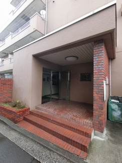 【エントランス】 | 横浜市営地下鉄ブルーライン「阪東橋」駅徒歩10分・「吉野町」駅徒歩10分
忙しい朝が助かる立地、暮らしにゆとりが生まれます。