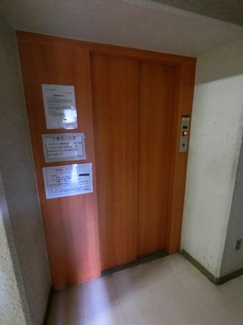【その他共用部分】 | お買い物時やベビーカーの出し入れに便利なエレベーター付。