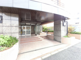 【エントランス】 | JR京浜東北線・根岸線「根岸」駅徒歩10分と好立地
通勤時間の短縮でご家族と過ごす時間を増やす事が出来ます。