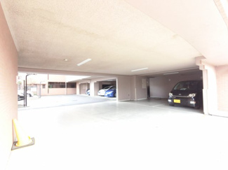 【駐車場】 | 機械式駐車場です。
お車をお持ちの方も安心です。